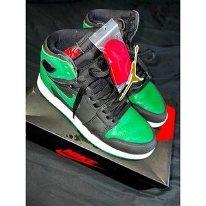 AIR JORDAN 1 RETRO HIGH OG 'PINE GREEN 2.0'